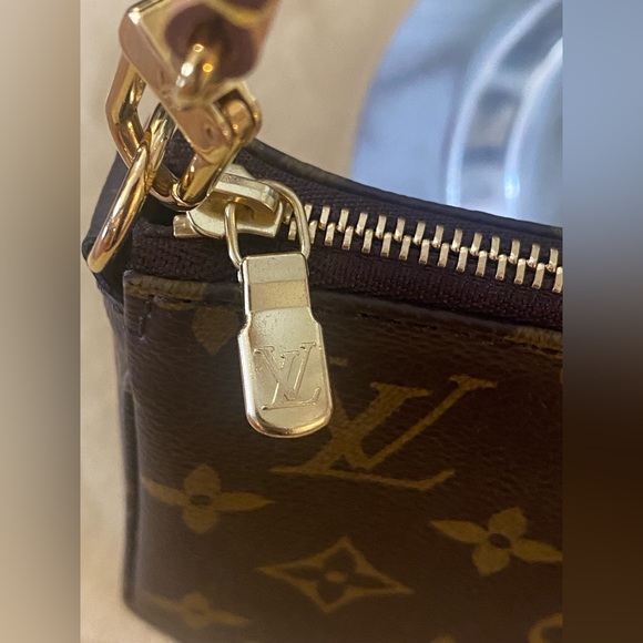 LV Pochette Accesories New Model - Picture 2 of 16